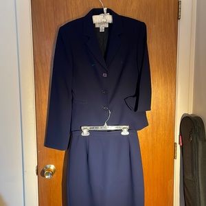 Women’s Suit, navy blue, size M(8-10)